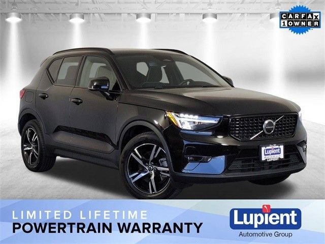 2023 Volvo XC40 B5 Plus Dark Theme