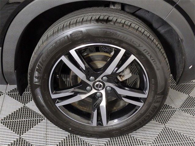 2023 Volvo XC40 B5 Plus Dark Theme