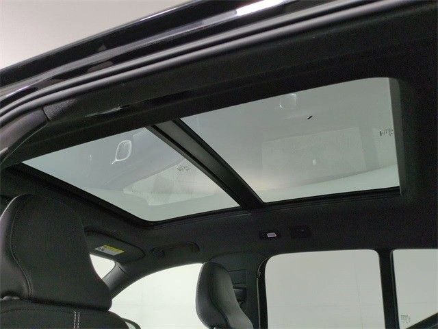 2023 Volvo XC40 B5 Plus Dark Theme