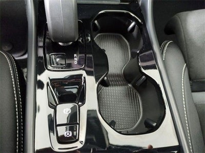 2023 Volvo XC40 B5 Plus Dark Theme