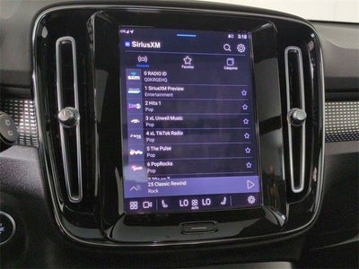 2023 Volvo XC40 B5 Plus Dark Theme