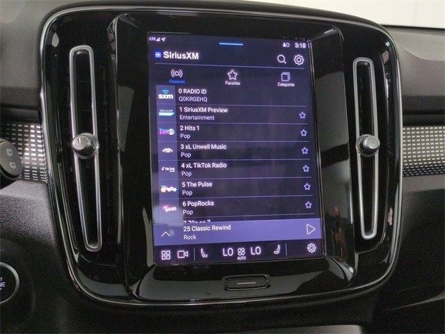 2023 Volvo XC40 B5 Plus Dark Theme