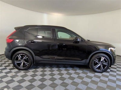 2023 Volvo XC40 B5 Plus Dark Theme