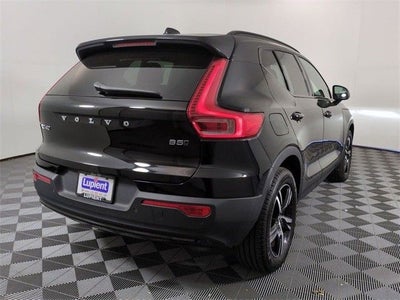 2023 Volvo XC40 B5 Plus Dark Theme