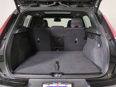 2023 Volvo XC40 B5 Plus Dark Theme