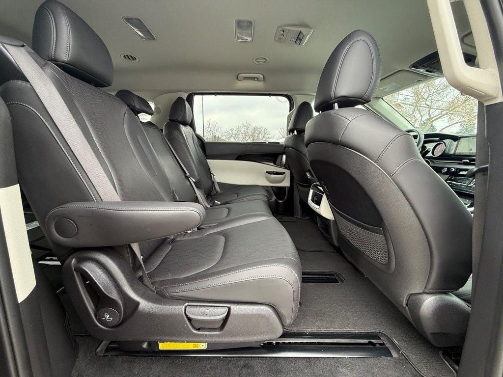 2024 Kia Carnival EX