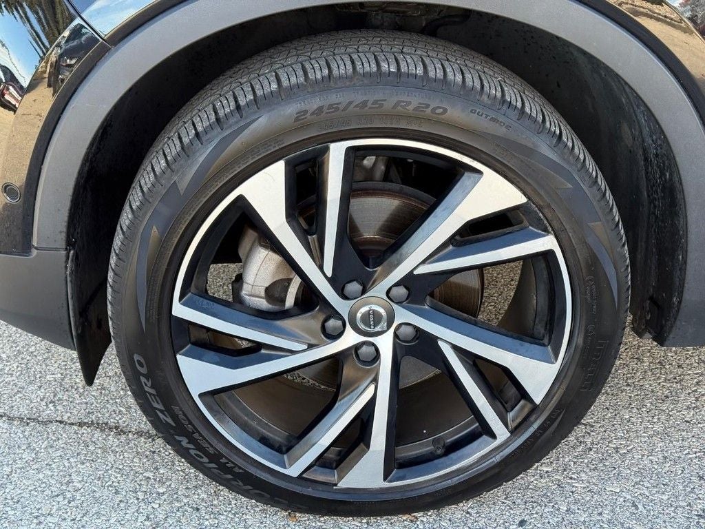 2020 Volvo XC40 R-Design