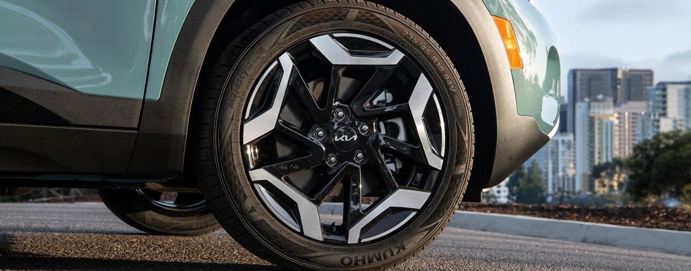 Front passenger wheel on a blue 2026 Kia Seltos